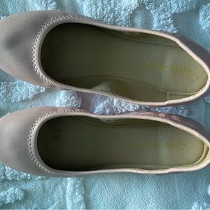 Pair of Pink DreamPairs shoes